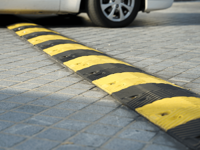 Three Common Traffic Calming Devices   Three Common Traffic Calming Devices 700x525 