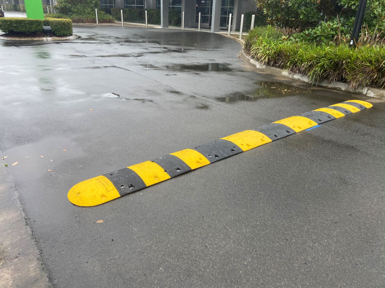 Speed Humps Australia 5.2M Round Top Rubber Speed Hump.jpg (1)